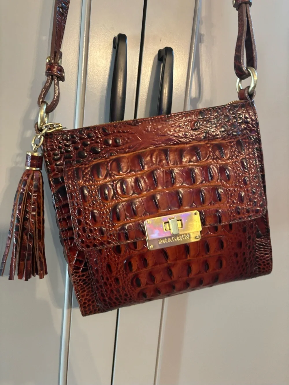 BRAHMIN Melbourne Manhattan Pecan Croc Embossed Leather Turnlock Crossbody Bag